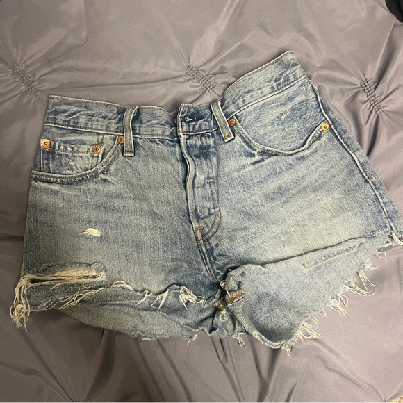 Levi’s distressed denim shorts - Picture 1 of 4
